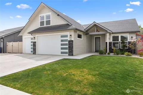 982 Racine Springs Dr, Wenatchee, WA 98801
