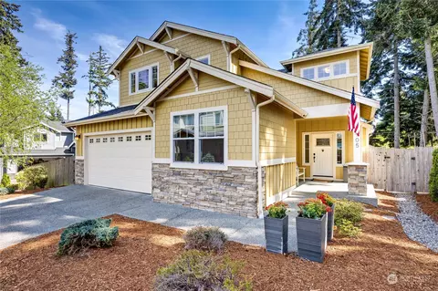 905 Maplewood Ln NE, Bainbridge Island, WA 98110