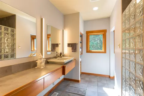 Bath - 265 Glacier Ridge Rd, Sequim, WA 98382 photo 2 of 3