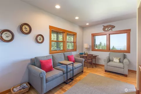 Living - 265 Glacier Ridge Rd, Sequim, WA 98382 photo 1 of 2