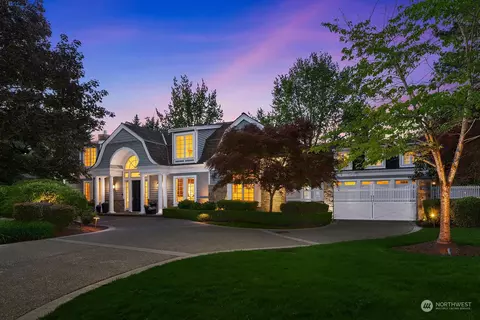 9516 NE 31st St, Clyde Hill, WA 98004