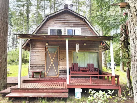 16320 Village Dr SE, Rainier, WA 98576