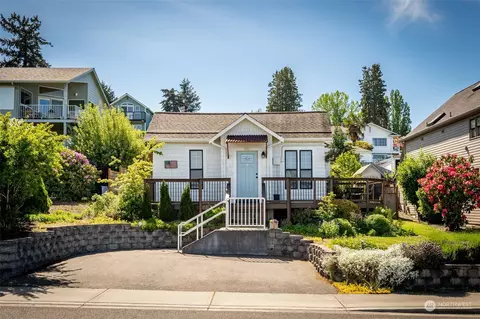 1604 Sequalish St, Steilacoom, WA 98388