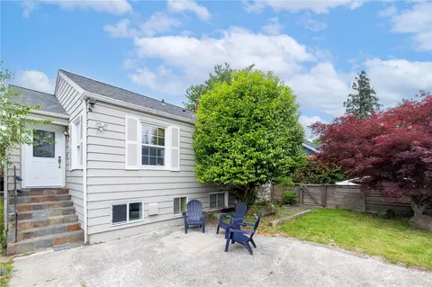 6675 SW Beveridge Pl, Seattle, WA 98136