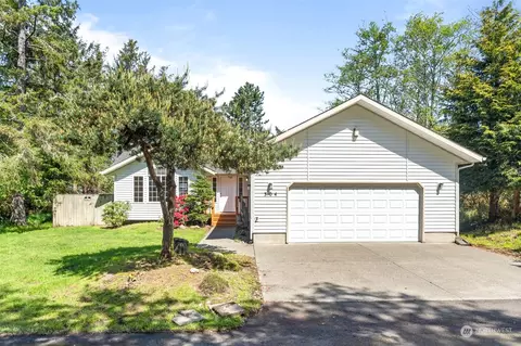 304 Captain Gray Cir SE, Ocean Shores, WA 98569