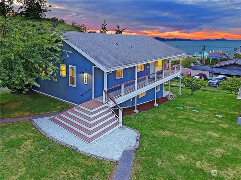1064 Nellie St, Camano Island, WA 98282