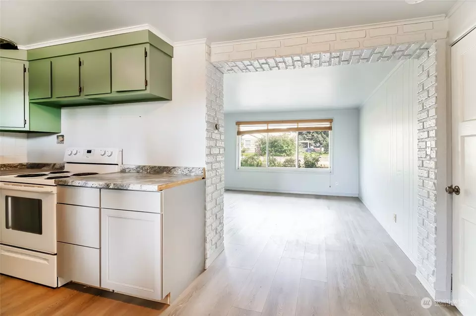 Living - 808 E Hobert Ave, Ellensburg, WA 98926 photo 7 of 7