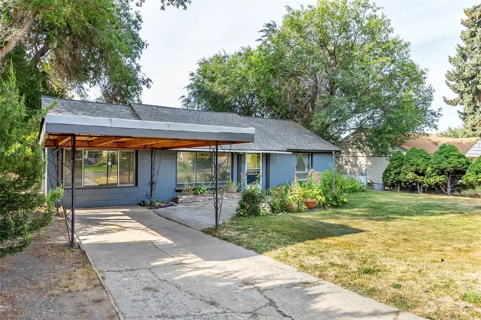 Exterior - 808 E Hobert Ave, Ellensburg, WA 98926 photo 3 of 14