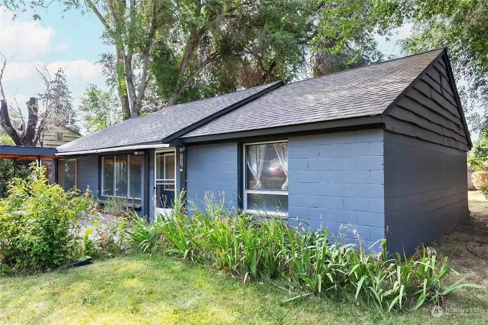 Exterior - 808 E Hobert Ave, Ellensburg, WA 98926 photo 10 of 14