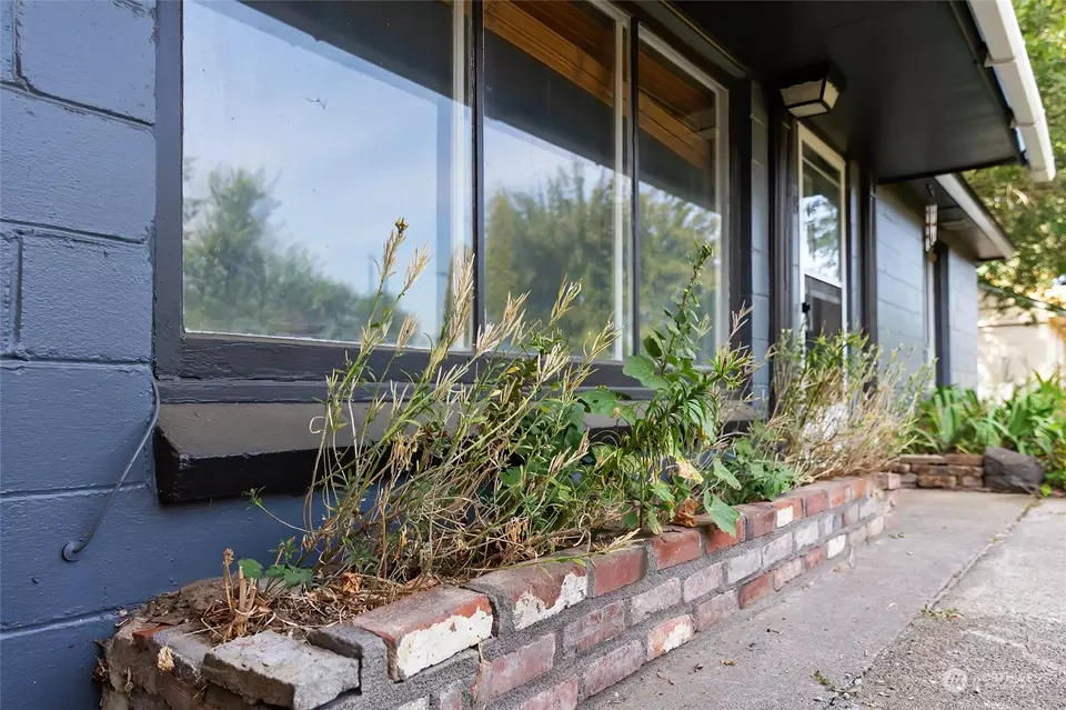 Exterior - 808 E Hobert Ave, Ellensburg, WA 98926 photo 8 of 14