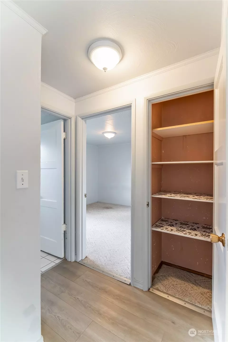 Entry Way - 808 E Hobert Ave, Ellensburg, WA 98926 photo 2 of 2