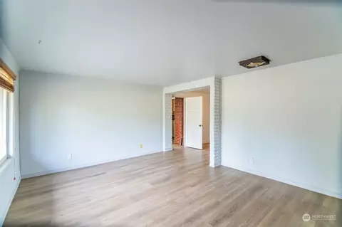 Living - 808 E Hobert Ave, Ellensburg, WA 98926 photo 1 of 7