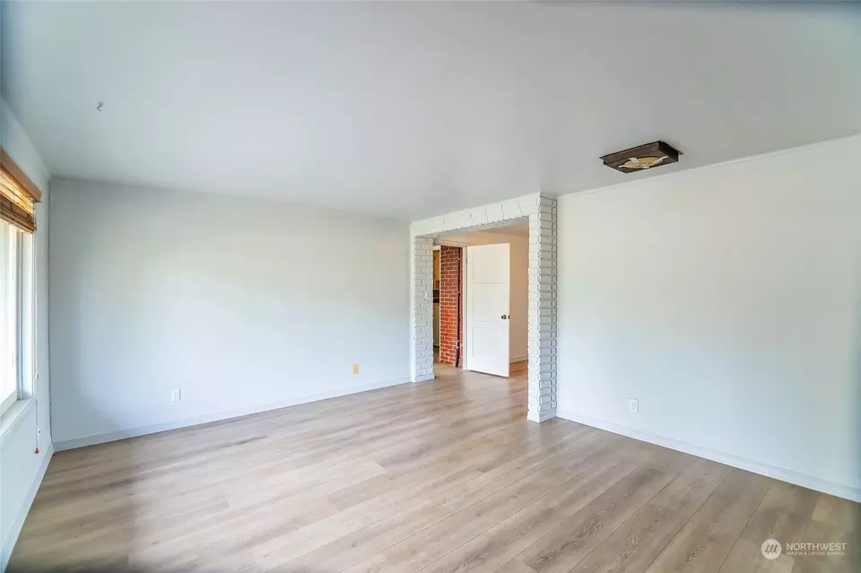 Living - 808 E Hobert Ave, Ellensburg, WA 98926 photo 1 of 7