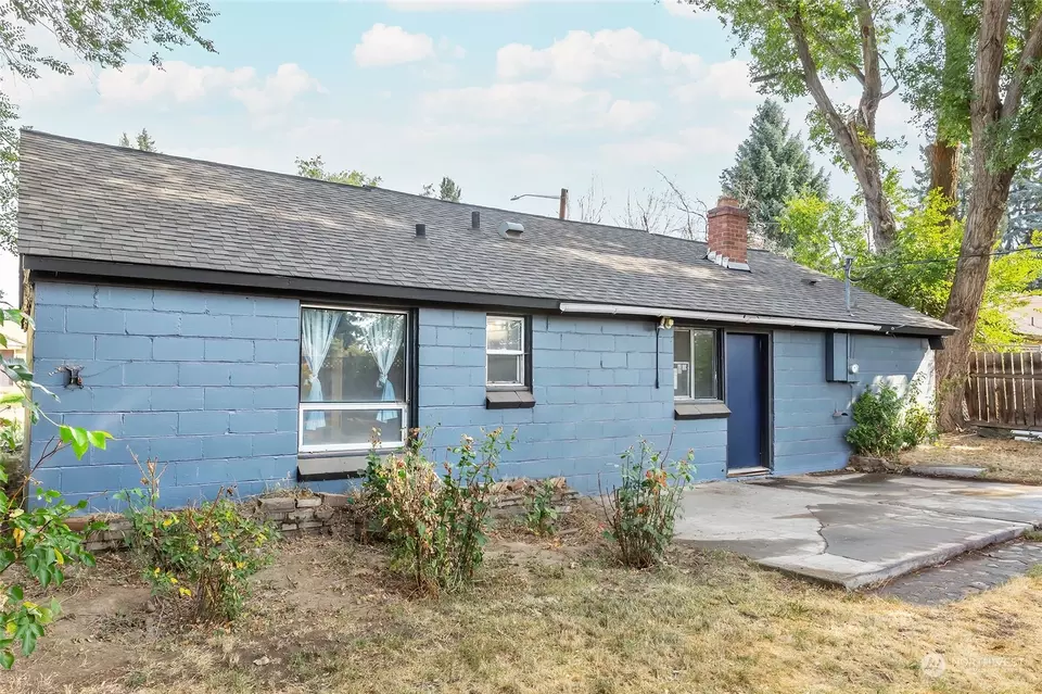 Exterior - 808 E Hobert Ave, Ellensburg, WA 98926 photo 6 of 14