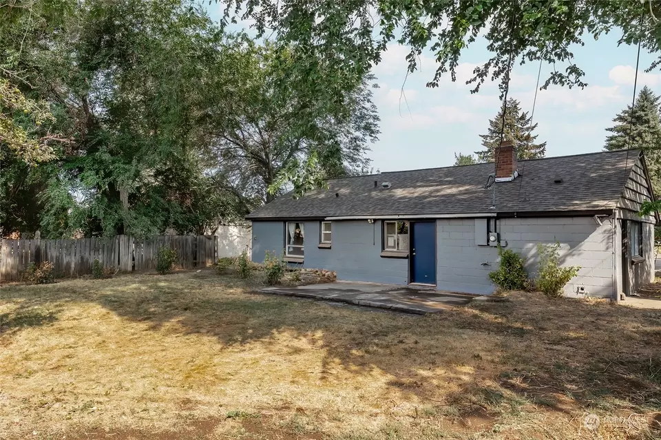 Exterior - 808 E Hobert Ave, Ellensburg, WA 98926 photo 5 of 14