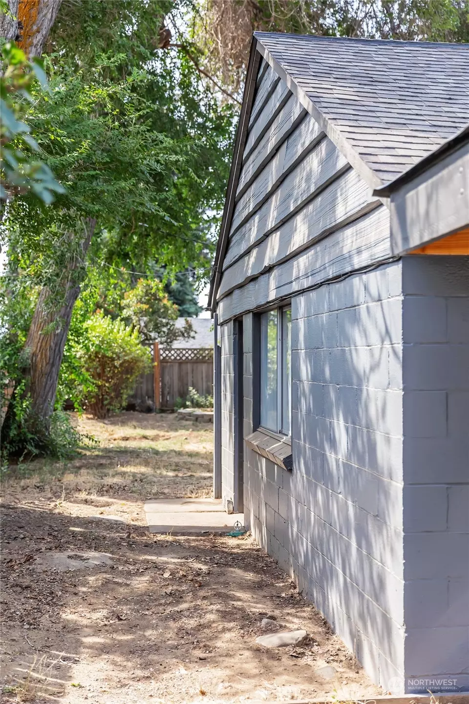 Exterior - 808 E Hobert Ave, Ellensburg, WA 98926 photo 12 of 14