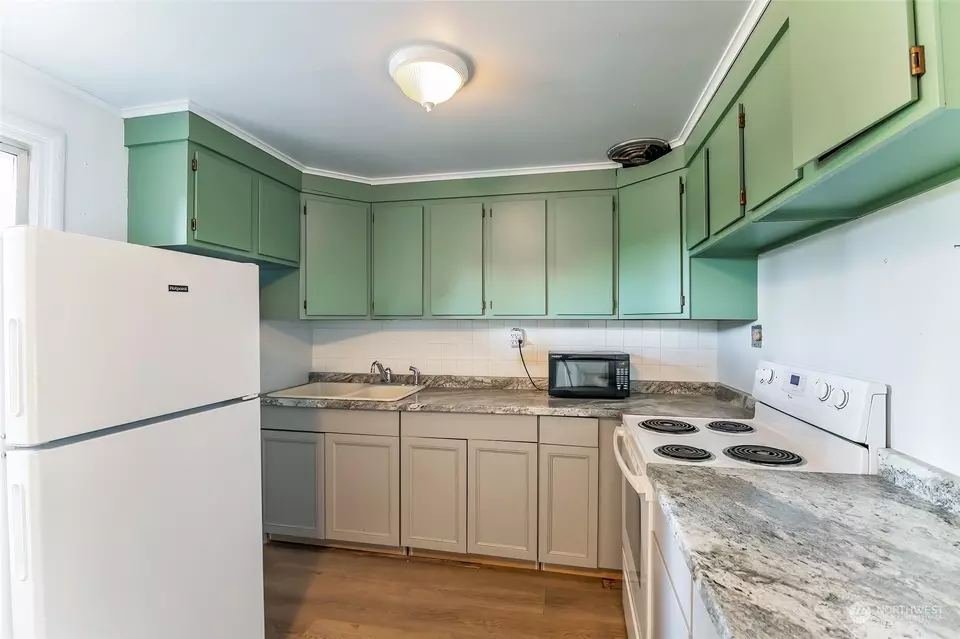 Kitchen - 808 E Hobert Ave, Ellensburg, WA 98926 photo 3 of 3