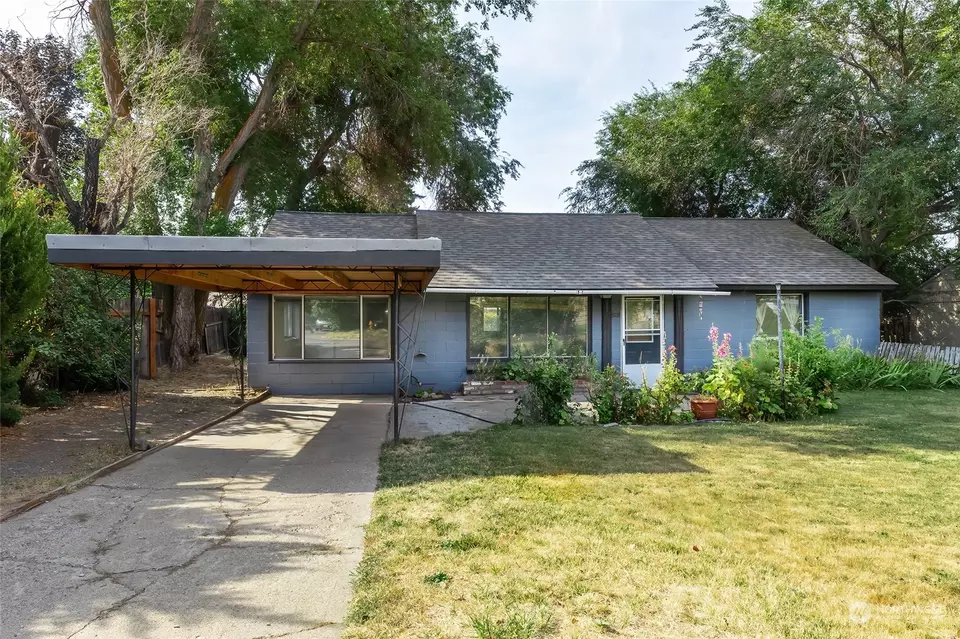 Exterior - 808 E Hobert Ave, Ellensburg, WA 98926 photo 1 of 14