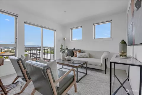 Living - 1420 E Pine St #E709, Seattle, WA 98122 photo 2 of 3