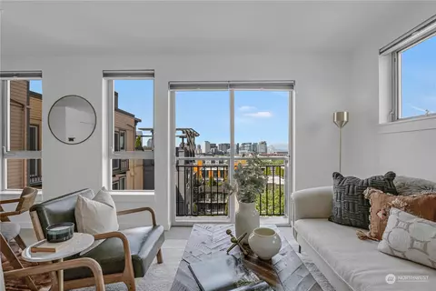 Living - 1420 E Pine St #E709, Seattle, WA 98122 photo 3 of 3