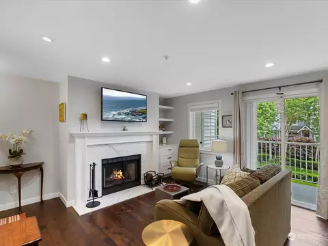 949 Aberdeen Ave NE #B-204, Renton, WA 98056