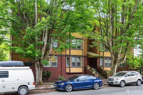 209 N 39th St #303, Seattle, WA 98103