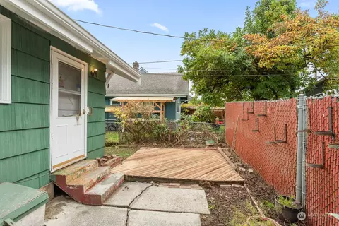 Exterior - 1702 Lombard Ave, Everett, WA 98201 photo 4 of 4