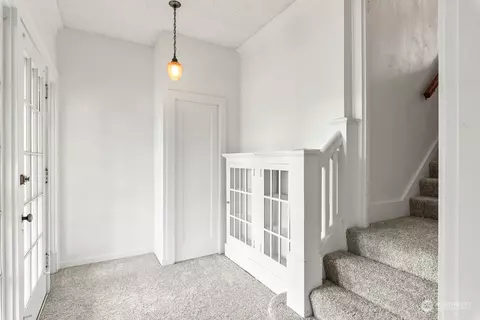 Entry Way - 1702 Lombard Ave, Everett, WA 98201 photo 2 of 2