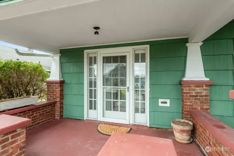 Exterior - 1702 Lombard Ave, Everett, WA 98201 photo 3 of 4