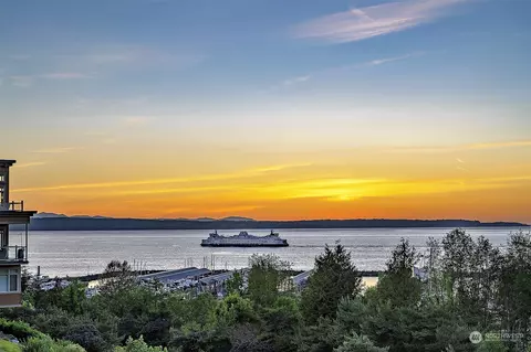 61 Pine St #301, Edmonds, WA 98020