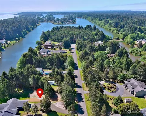 249 Overlake St NE, Ocean Shores, WA 98569