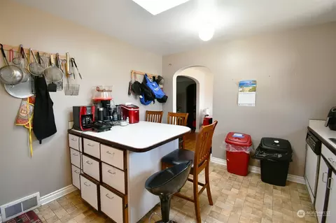 Kitchen - 7830 Beverly Ln, Everett, WA 98203 photo 2 of 2