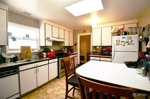Kitchen - 7830 Beverly Ln, Everett, WA 98203 photo 1 of 2