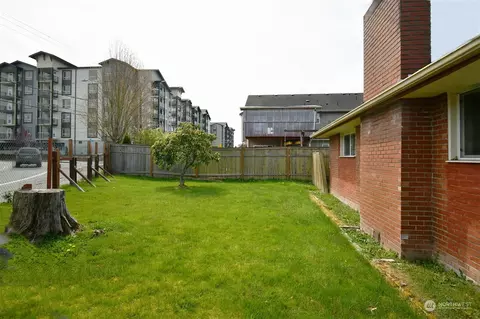 Exterior - 7830 Beverly Ln, Everett, WA 98203 photo 5 of 8