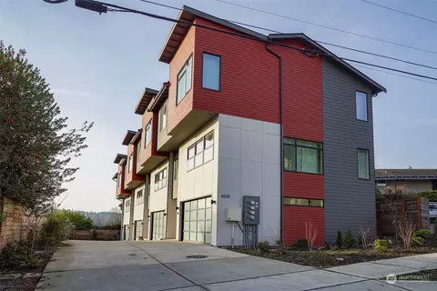 6525 NE 182nd St #104, Kenmore, WA 98028