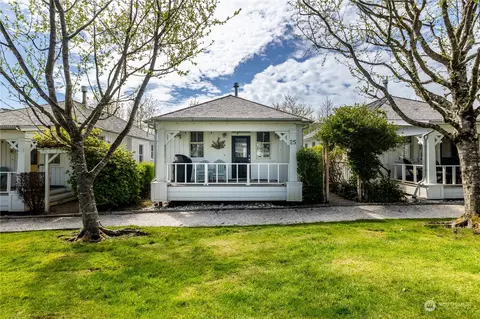 25 Float Ln, Pacific Beach, WA 98571