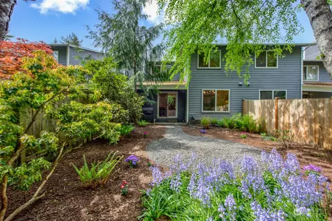 13706 134th Ave NE, Kirkland, WA 98034
