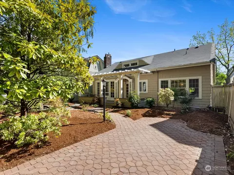 746 22nd Ave E, Seattle, WA 98112