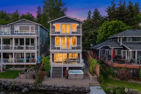 4287 E Lake Sammamish Shore Ln SE, Sammamish, WA 98075