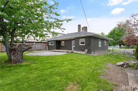 Exterior - 119 W First St, Everson, WA 98247 photo 4 of 7