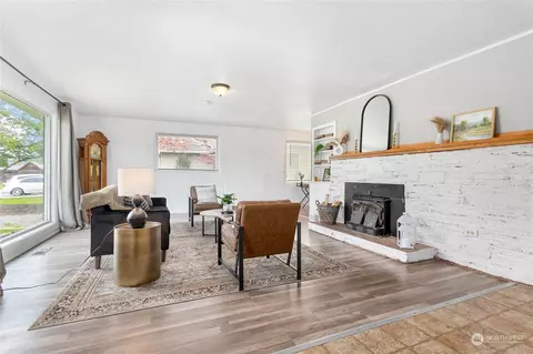 Living - 119 W First St, Everson, WA 98247 photo 2 of 3