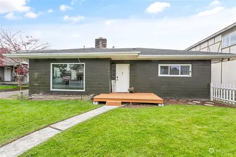 Exterior - 119 W First St, Everson, WA 98247 photo 1 of 7