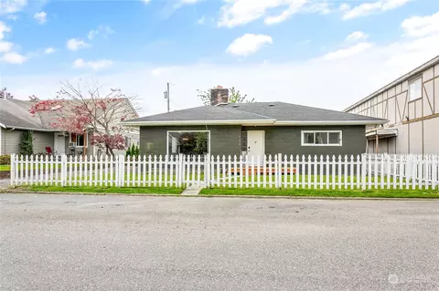 119 W First St, Everson, WA 98247