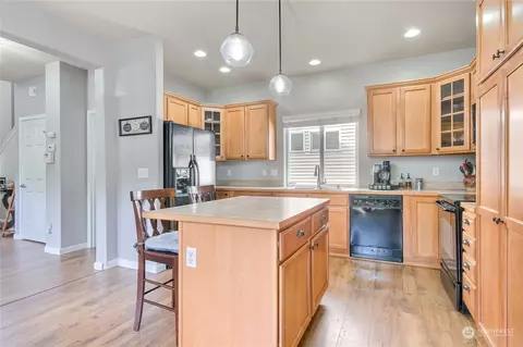 Kitchen - 18119 15th Ave E, Spanaway, WA 98387 photo 2 of 3