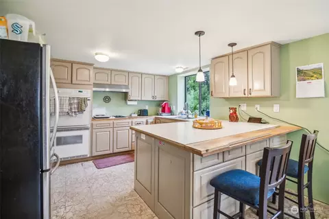 Kitchen - 22824 7th Ave SE, Bothell, WA 98021 photo 1 of 2
