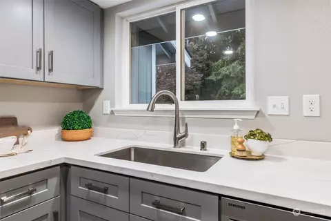 Kitchen - 21717 46th Ave E, Spanaway, WA 98387 photo 4 of 4