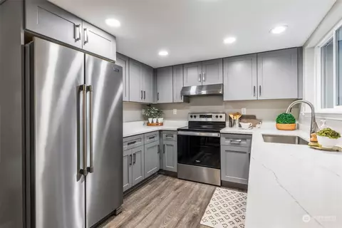 Kitchen - 21717 46th Ave E, Spanaway, WA 98387 photo 2 of 4