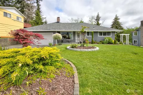 213 Holly Ln, Cosmopolis, WA 98537