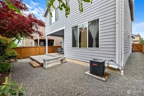 Exterior - 9229 5th Dr SE, Everett, WA 98208 photo 2 of 5