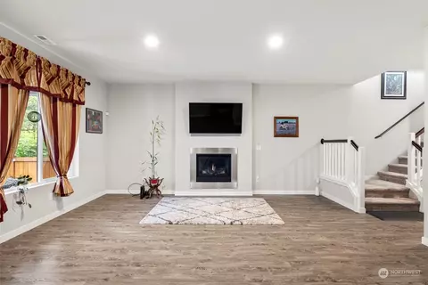 Living - 9229 5th Dr SE, Everett, WA 98208 photo 1 of 2